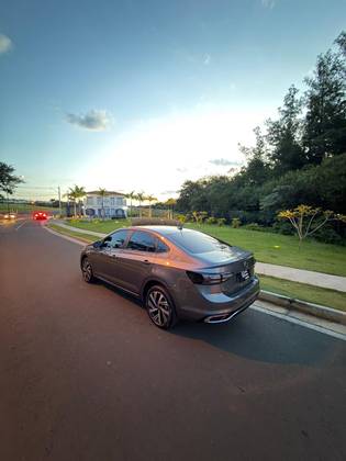 VOLKSWAGEN VIRTUS 1.0 200 TSI HIGHLINE AUTOMÁTICO